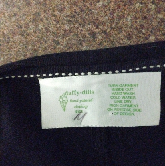 Daffy Dills Hand Painted Top Size Medium - Picture 5 of 5